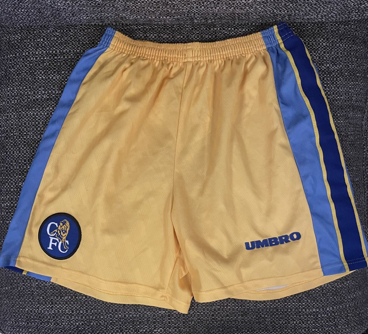 gmsobviously's tweet photo. @shirts_original not a #charityshopfinds but a #bootfairfind
Pretty happy though for a fiver all in π
No retro remakes. All original. If only I were a Chelsea fan π https://t.co/Ty8eYR8dwP