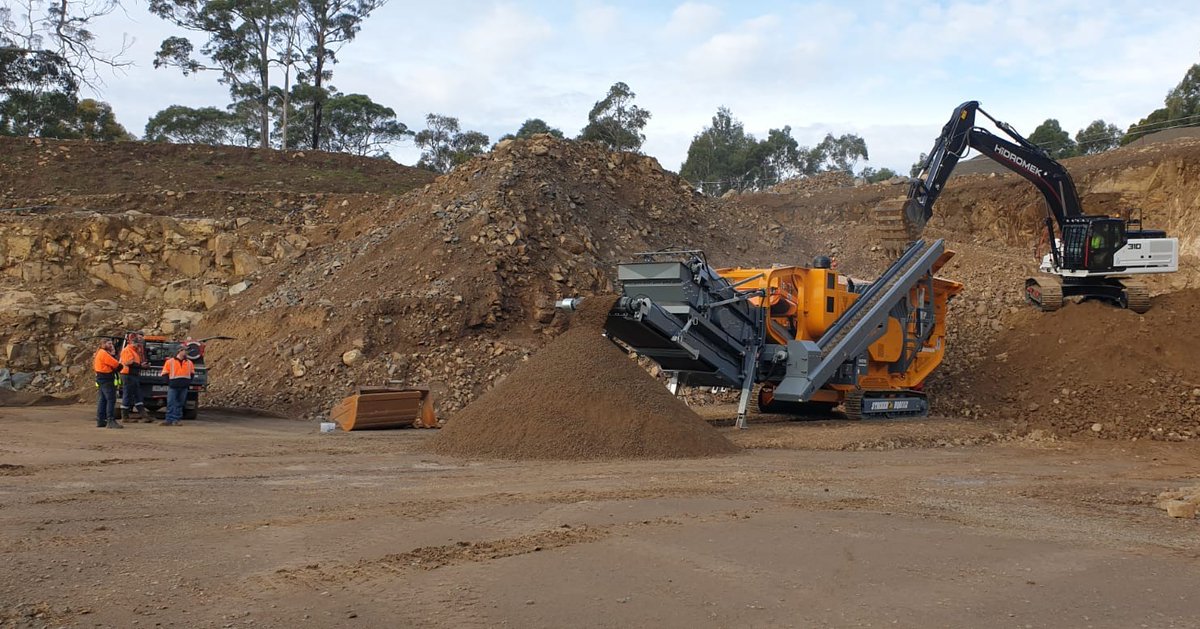 strikercrushing's tweet photo. Another impact crusher delivered to a happy Hobart customer by our Australian dealer Onetrak. The Striker HQR1112 Mobile Impact Crusher is available in open or closed circuit, giving accurately sized products ready for immediate use. https://t.co/ryH8gL1Oxm