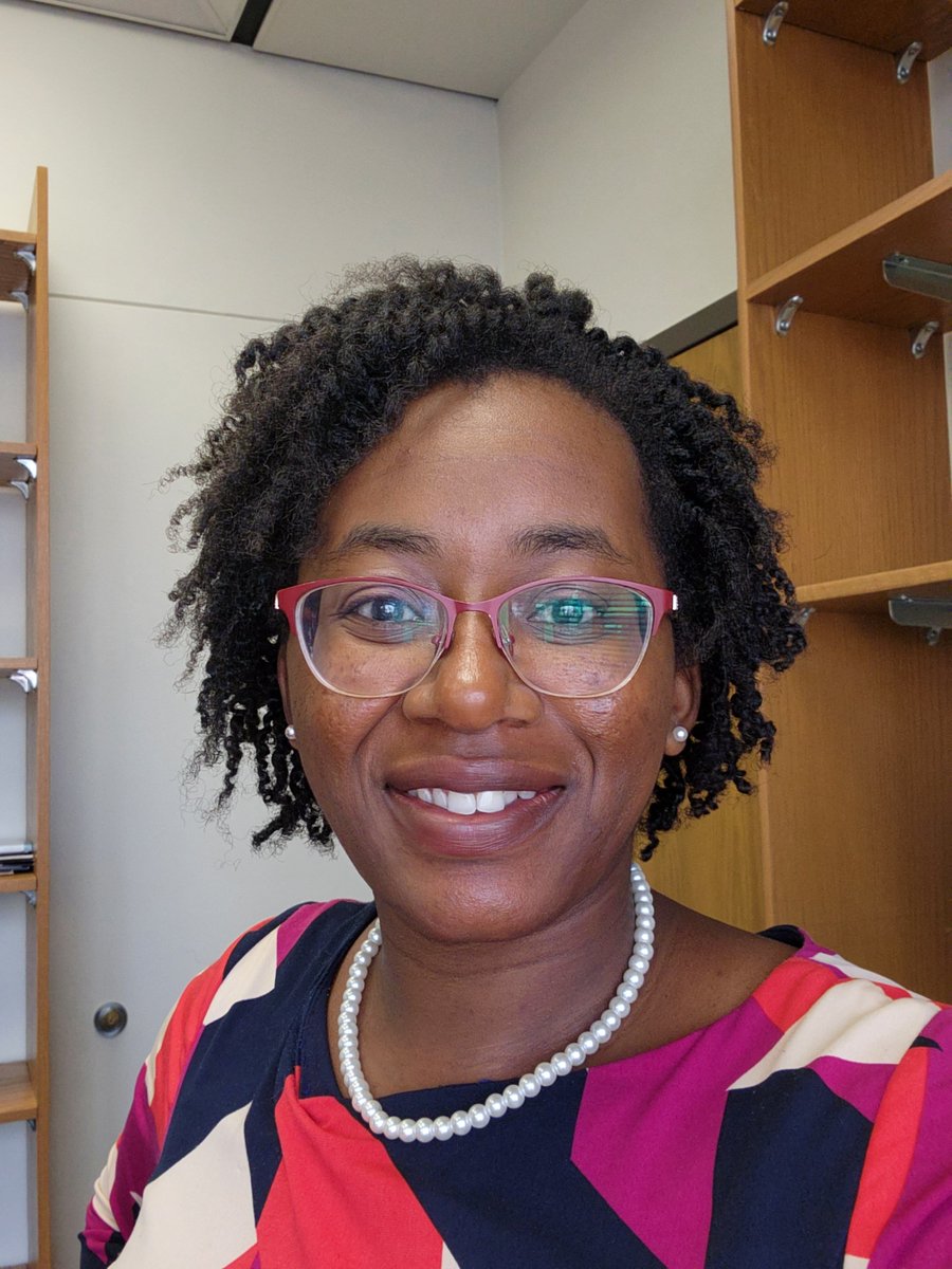 First day of class is in the books.  I love teaching 1Ls. They are always so enthusiastic and hopeful. If only I could bottle up that energy.

Oh and do you see my curls!!! They are poppin!!