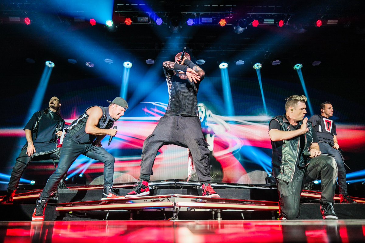 nickcarter's tweet photo. We’re back in arenas and it feels so good 🤗 2 incredible shows in Nampa, ID and Spokane, WA #dnaworldtour #dnaworldtour2022 

📸 @Dr_Dude https://t.co/oevCLDycqr