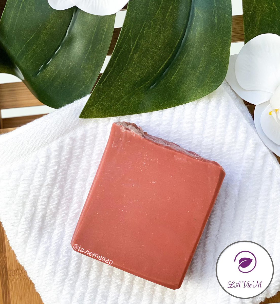 Güllü Argan Saç Sabunumuzu denediniz mi..?
%100 Doğal, Soğuk Yöntem,
El Yapımı ve cilt dostu..

Alışveriş linki;
shopier.com/Laviem

#laviem #doğalsabun
#elyapımı #internet #alışveriş #ALTIN #VeganSoap #handmade #güllüargan