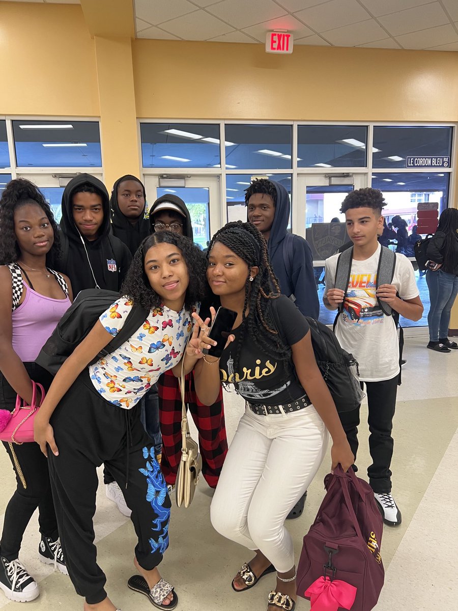 MiddletonSTEM's tweet photo. So what is your Hobby? This Tigers are showing school spirit by showing off their hobbies. #Spiritweek2022 #TigerFun #TigerPride https://t.co/YHCpGgTVXt