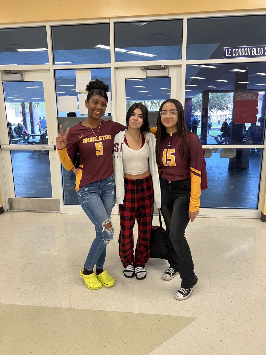 MiddletonSTEM's tweet photo. So what is your Hobby? This Tigers are showing school spirit by showing off their hobbies. #Spiritweek2022 #TigerFun #TigerPride https://t.co/YHCpGgTVXt