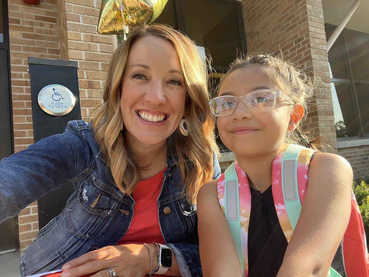 sara_pruss's tweet photo. So happy to be back to school @Edison_ELEM_CB ! #showup #cbcsd https://t.co/t9BoPd0EwF