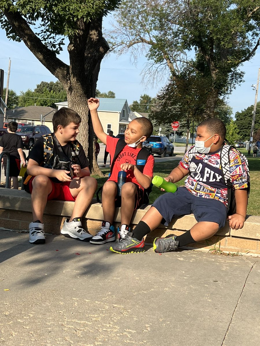 sara_pruss's tweet photo. So happy to be back to school @Edison_ELEM_CB ! #showup #cbcsd https://t.co/t9BoPd0EwF