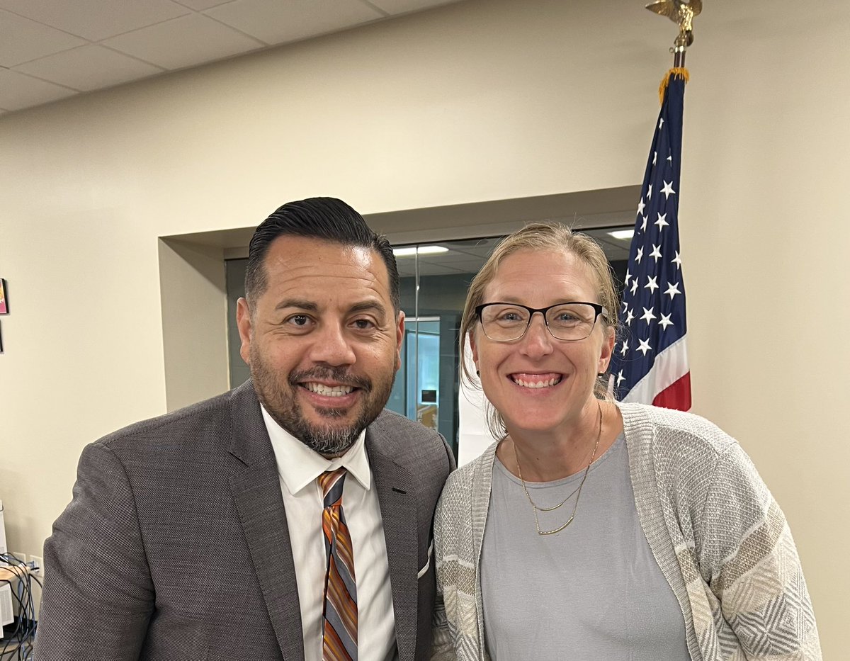 CrystalBates79's tweet photo. Great day of learning with our staff and administrators! It was also great to meet my best friend! Thanks @lcruzconsulting for an amazing day! #timeforchange https://t.co/zY5JdNkynH