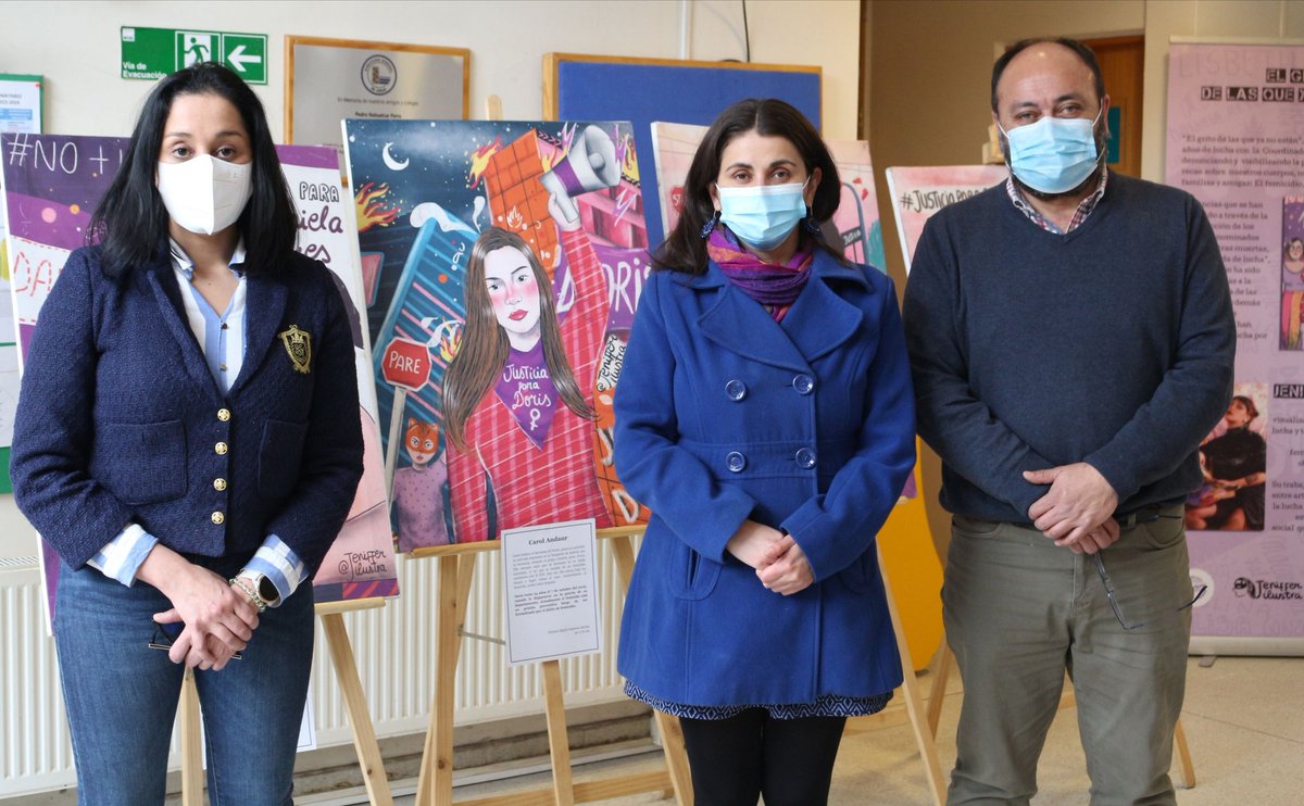 MOPAysen's tweet photo. ✅Seremi @PatoSanhueza1 junto a la Seremi @SernamEGAysen y la Encargada de la Unidad de Género del #MOPAysén destacan exposición de ilustradora, feminista y activista Jeniffer Abarca en #MOPAysén denominada: "El grito de las que ya no están". https://t.co/nqgBhTUTpJ