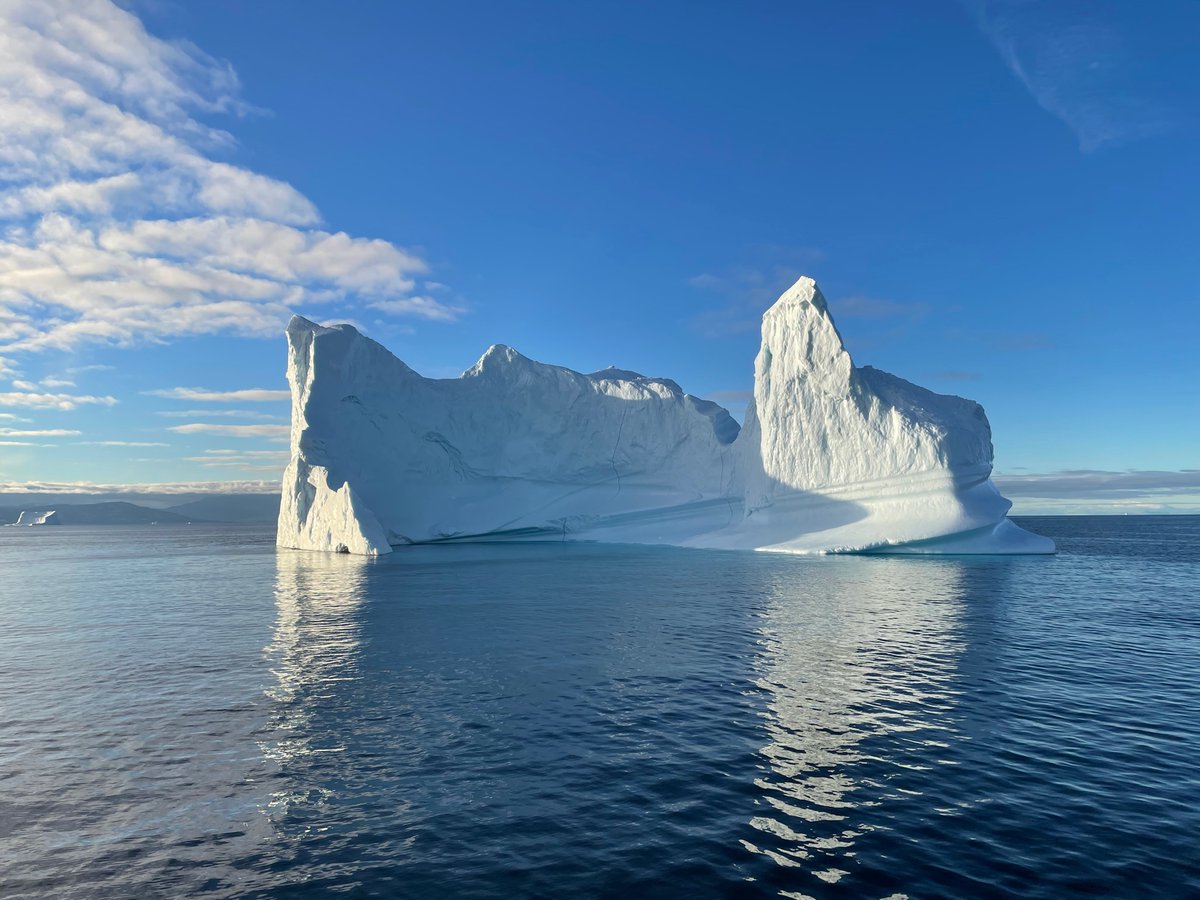 We call this ‘the flower maneuver’, a rather beautiful ship track for investigating #iceberg dynamics <a href="/eurofleets/">EurofleetsPlus</a>  (for the non-grounded icebergs you get a corkscrew for the same event) 😎