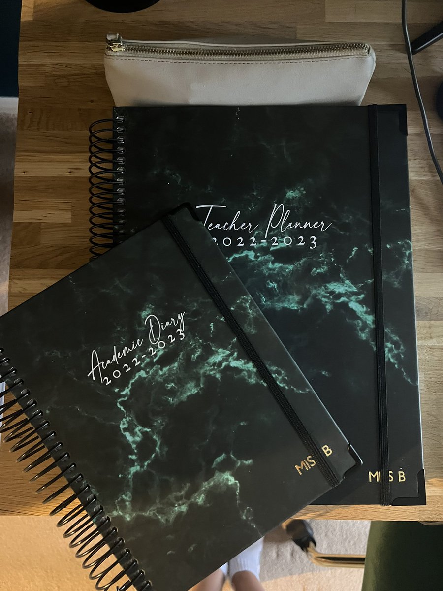 emmab432's tweet photo. Thanks @TPositiveTC for the gorgeous new planner and diary! Feeling ready 🙌🏻 #edutwitter https://t.co/e8tMMEkCgW