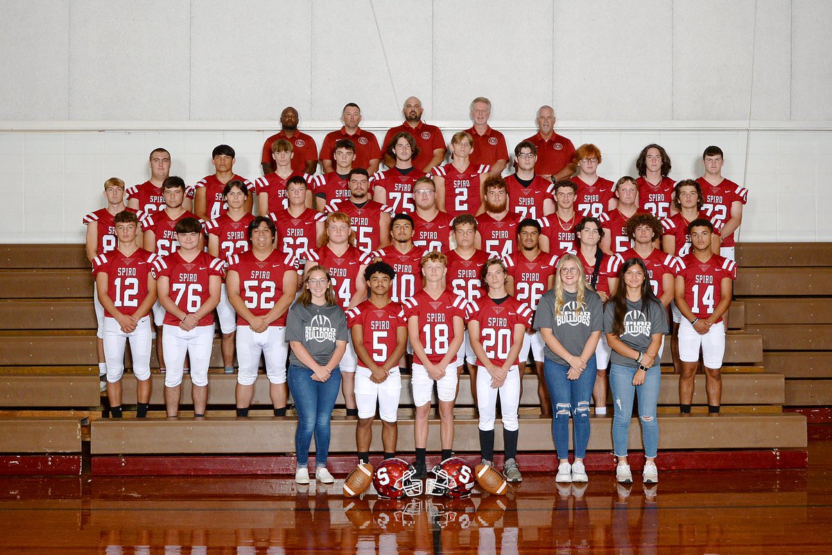 Ladies &amp; Gentlemen,

Your 2022 Spiro Fightin’ Bulldogs. 

🐾🏈🚩