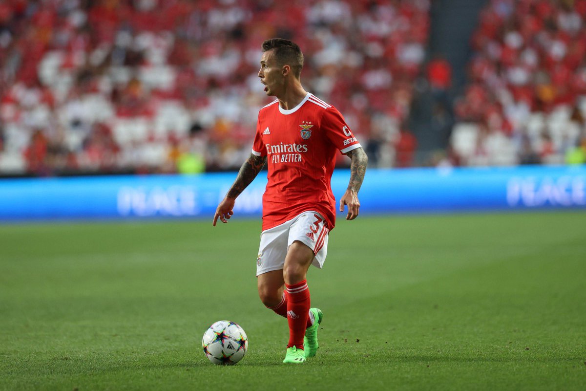 grimaldo35's tweet photo. Mostrámos uma boa dinâmica e a equipa está muito forte com a ajuda dos adeptos….JÁ EM @ChampionsLeague!!!! 🎯VAMOS @SLBenfica!!!! 🙌🏼 🙌🏼 #SLBDynamo #EuAmoOBenfica #UCL 🦅 https://t.co/TliJQNrn1i
