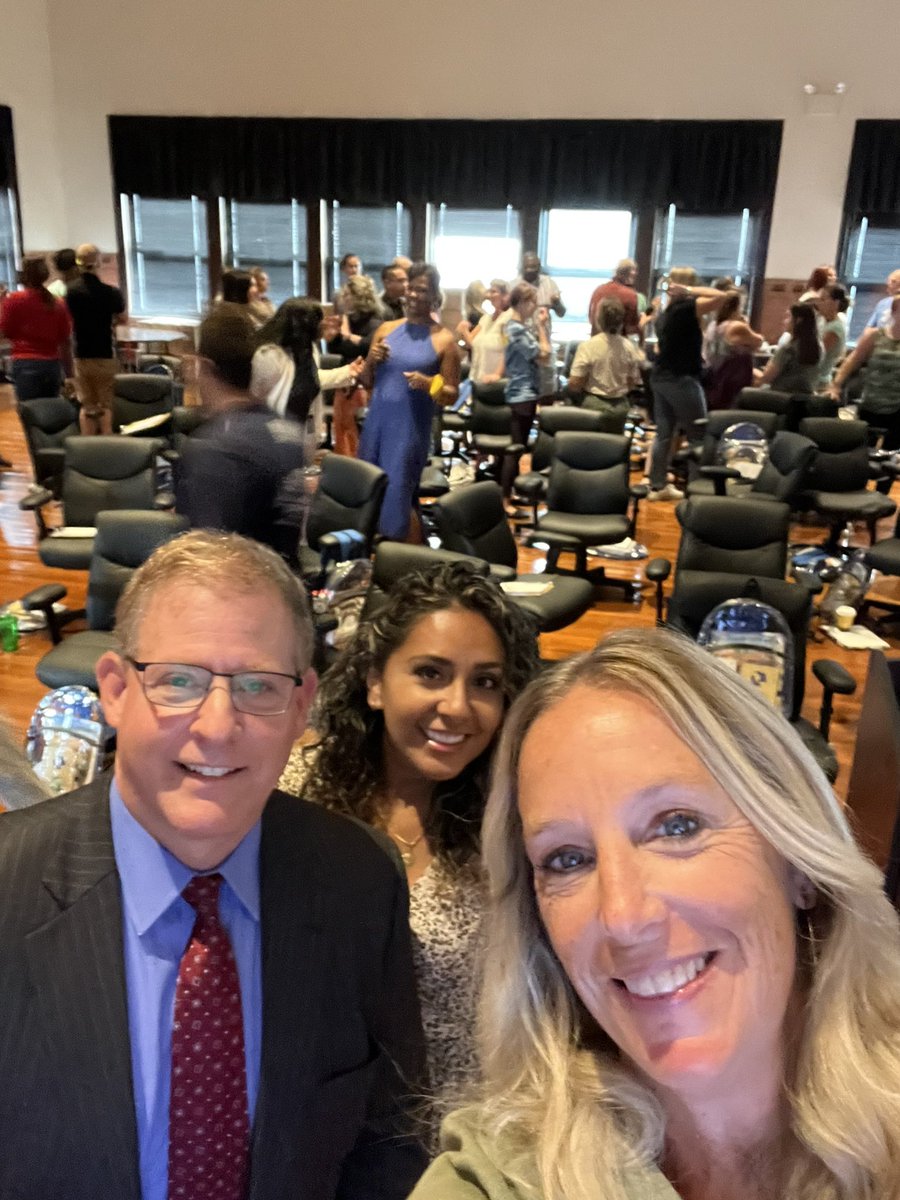 welcoming this outstanding staff Back to the Hive! 🐝❤️<a href="/Hartford_Public/">Hartford Public Schools</a> <a href="/HartfordSuper/">Dr. Andraé Townsel</a> <a href="/MrRichT1P/">Tyrone Richardson</a> <a href="/schulman_marc/">Marc Schulman</a> <a href="/ChiefOfSchools/">Evette Avila</a>