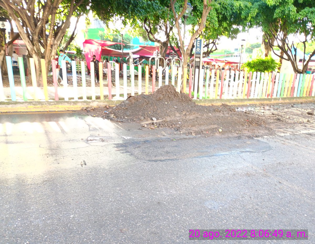 frescool's tweet photo. Sigue el escombro tapando parte de la avenida Teopanzolco, entre nueva Italia y nueva Inglaterra, tal vez esperan que se hunda nuevamente para llevarse éste escombro y el que salga @jluriosteguis @DiariodeMorelos https://t.co/lg28nggrPr