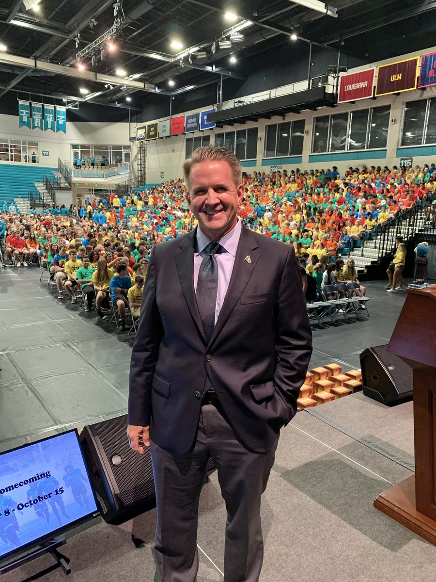 michaeltbenson's tweet photo. This is what a record @CCUChanticleers freshman class looks like 👀!! 

So happy to have them all on campus — especially a couple of @CCU_PGA_PGM students who wanted a photo together @WallCollege https://t.co/wgIjSnU20i