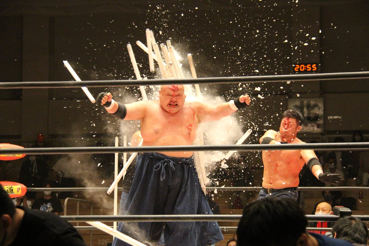 pojio_uk's tweet photo. 気付いたら1年ぶりの観戦だったわ。
それでも顔を覚えてくれてるスタッフの方もいたし、気さくな選手の方々がいる #大日本プロレス が好きだと改めて思いました。
#bjw
#後楽園ホール
#プロレス
#prowrestling
#strongbj
#deathmatch https://t.co/71BPxpiGrw