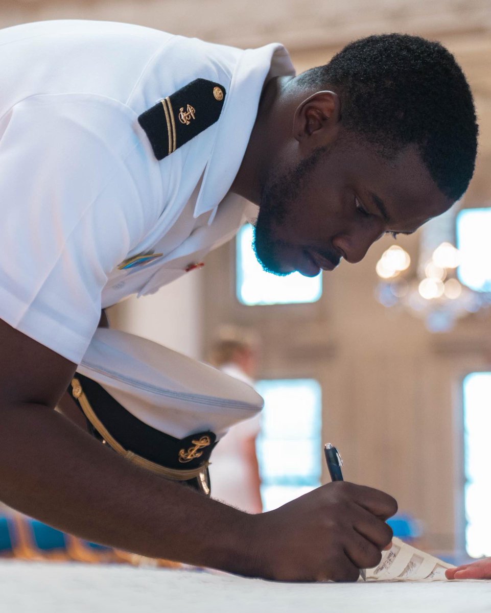 2 for 7 signed✍️

Congrats to our 2nd Class midshipmen on their commitment to service 

#GoNavy