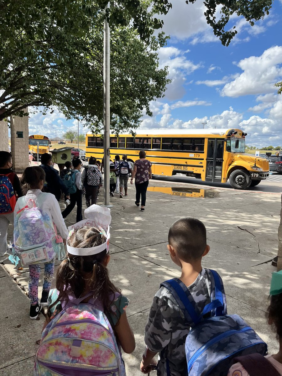HPGarciaTISD's tweet image. We had a wonderful first day of school! #chartingourcourse @HPGarciaTISD @TempleISD @courtneydawnc74
