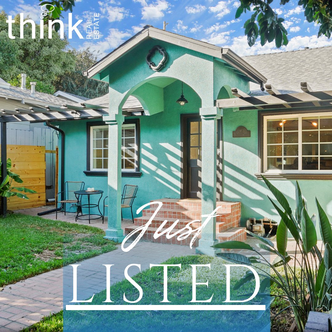 Welcome to your tropical oasis 🌴 in the heart of Echo Park. Wake up in your spacious bedroom looking out over the peaceful front garden with fresh fruit trees throughout the property.
#echopark #losangeles #silverlake #dtla #la #hollywood #eastla #losfeliz #downtownla