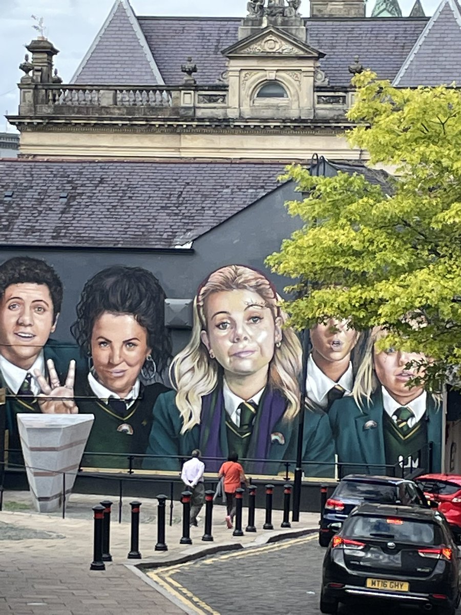 katiem999's tweet photo. #Derrygirls @mrsrkelleher @deirdrebyrne21 @ellenegan02 https://t.co/TVmz7dTecE