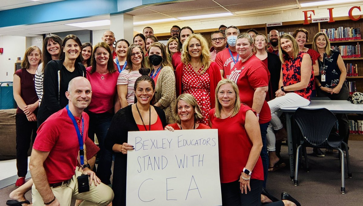 Bexley Middle teachers in solidarity with <a href="/ColumbusEA/">Columbus Education Association</a> ✊#ColumbusStudentsDeserve