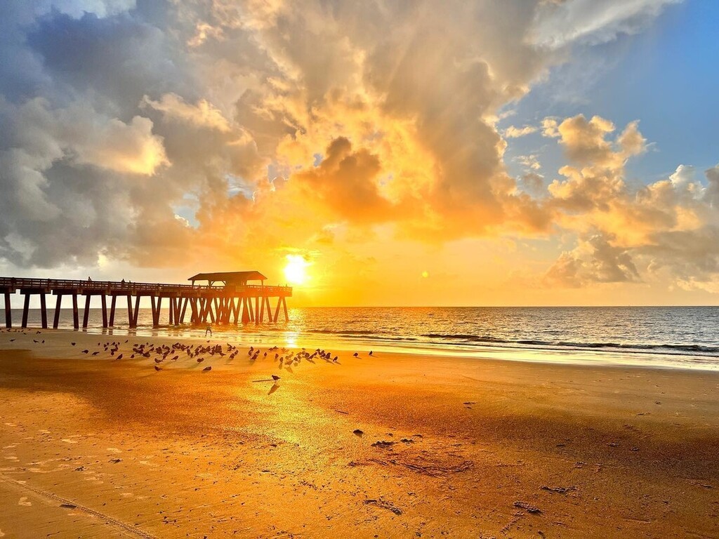 VisitTybee's tweet photo. Let the sun, sand &amp; sea set your soul free. #VisitTybee [📸 @tybeeislandequalityfest] 
.
. 
. 
#tybeeisland #tybee #tybeebeach #sunrise #fireskies #pier https://t.co/9vjsIzJVWC