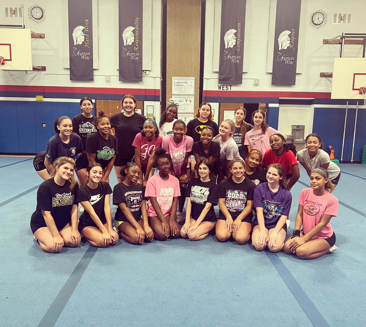 GatesChiliCheer's tweet photo. DAY ✌🏽 OF VARSITY AND JV CHEER TRYOUTS! Tomorrow we wrap up and finalize our rosters! #GCSpartans #GCPride @GCSDSpartans https://t.co/VHXVk7lP7K
