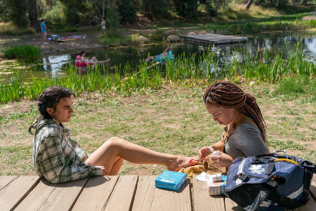 hawk8y8's tweet photo. Lakeside first aid on the set of @cairnfilm. Nothing but respect for everything @ericacjaney and @nyreeneil put into their work.

Dir: @giarayne and @joshuazevnathan 
Prod: @laze123456 
DP: @akankshashyam 
PD: @masha.lyass 
Ed: @jess_underwater
Writer: @… https://t.co/QWSYQOyDur https://t.co/TS3BZH1QiM