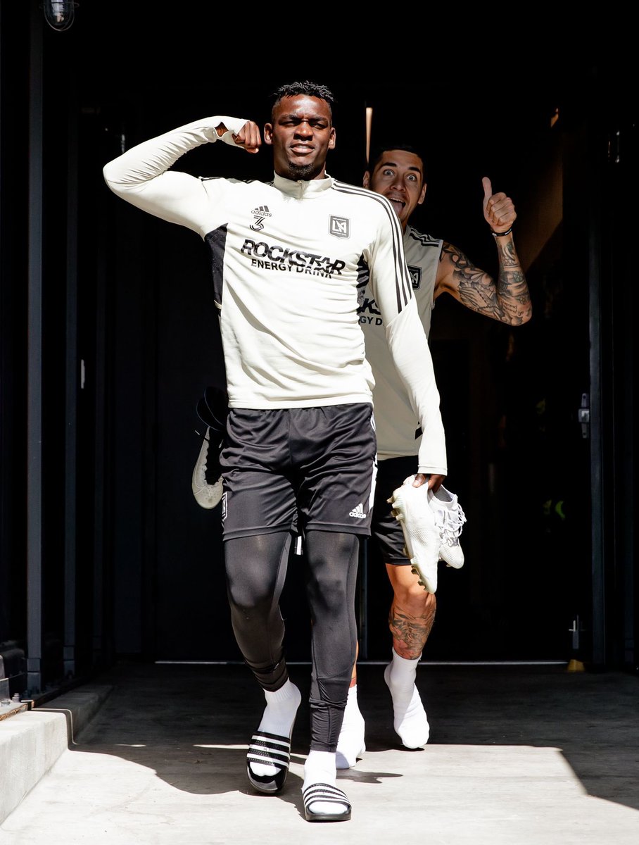 francoeescobar's tweet photo. Arrancando la semana con toda 💪🏻⚫️🟡 @LAFC https://t.co/uNvrjfh62t