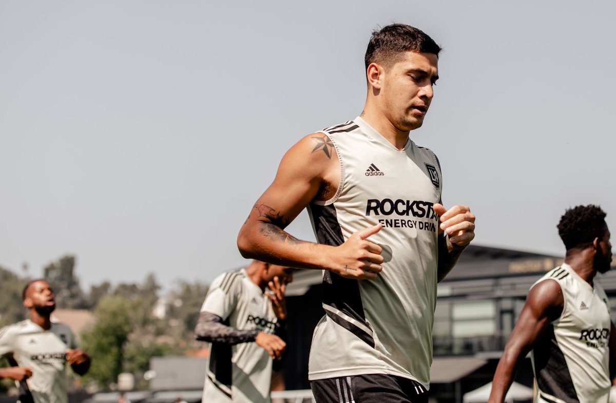 francoeescobar's tweet photo. Arrancando la semana con toda 💪🏻⚫️🟡 @LAFC https://t.co/uNvrjfh62t