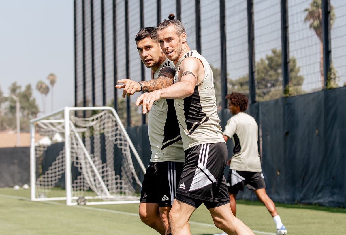 francoeescobar's tweet photo. Arrancando la semana con toda 💪🏻⚫️🟡 @LAFC https://t.co/uNvrjfh62t