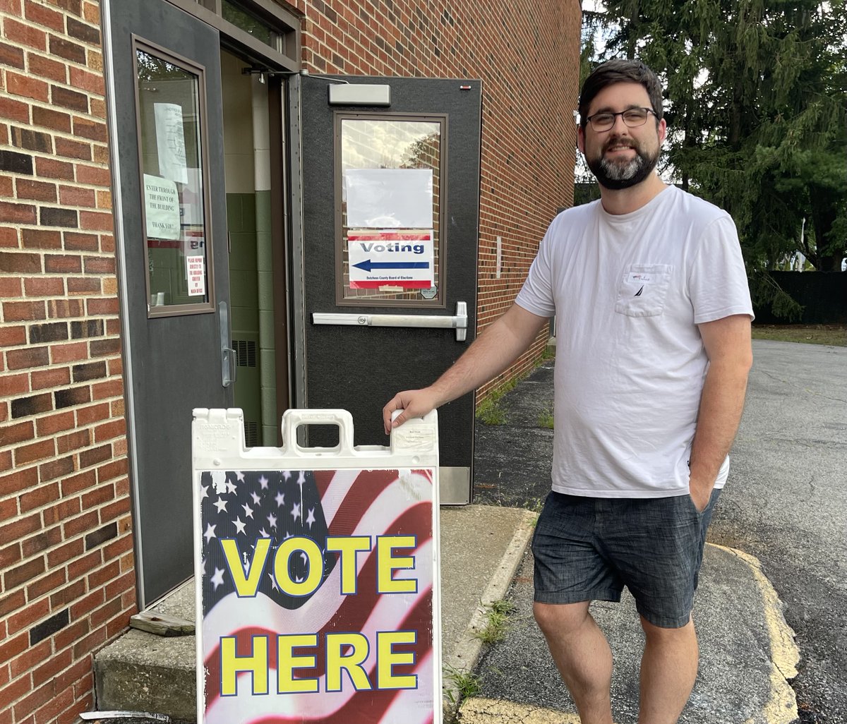 CraigBrendli's tweet photo. Less than 175 Election Day votes have been cast in the Democratic Primary at Kreiger Elementary School as of 6 p.m.  Make sure to vote before 9 p.m.
#poughkeepsie #poughkeepsieny #hudsonvalley #hudsonvalleyny #dutchesscounty #dutchesscountyny #poughtential #pkgo #NY18 #NY19 #vote https://t.co/uE7E5y0xUO