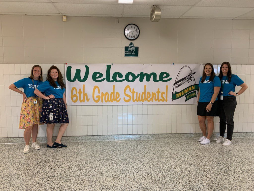 ms_ratliff_'s tweet photo. What an incredible first day in 6th grade!!!! #firstdayflyers https://t.co/A06sJrhykZ