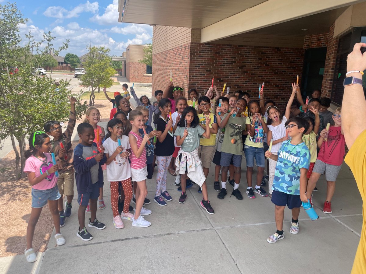 MsMorris_3rd's tweet photo. Popsicle party last Friday!! These kiddos have been working so hard. Ms. Rescino and I could not be more proud!!❤️ https://t.co/04adHeVQiQ