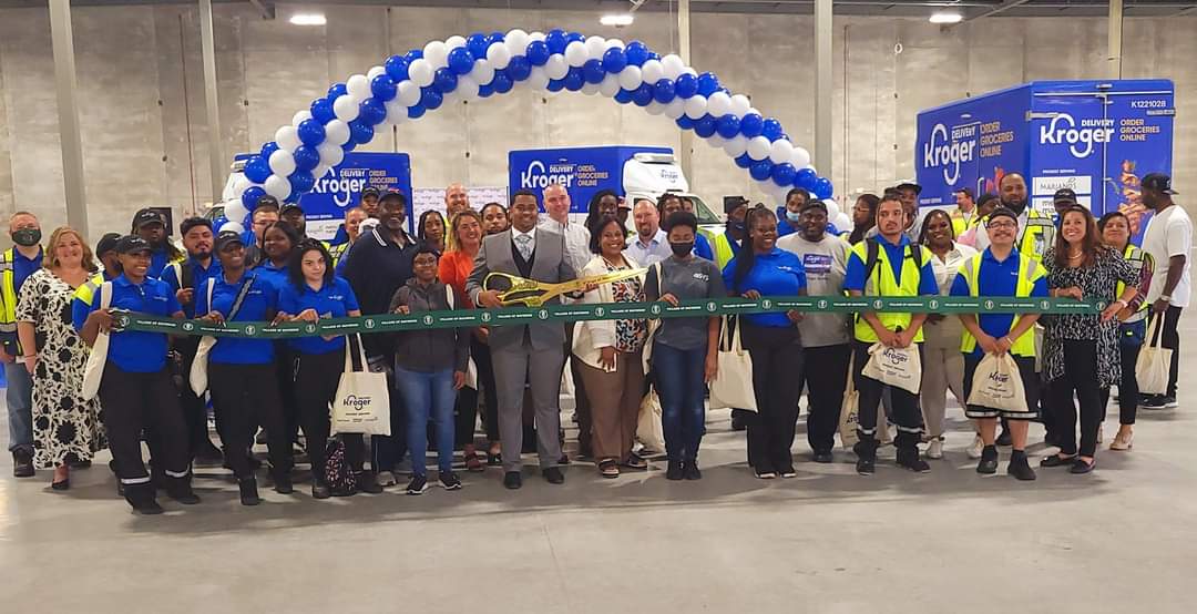 Today the Village of Maywood officially welcomed Kroger and Mariano's Delivery to the Village if Eternal Light and the Proviso Township. 

#MAYWOODTOGETHER #MovingMaywoodForwardTogether #UnityInOurCommunity #ElementsofaHealthyMaywood