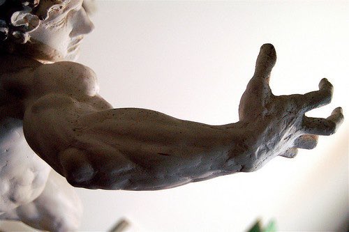 AngelsWhisperr's tweet photo. Details: hands study; how to give life to rock. https://t.co/jyYLXNpgc2