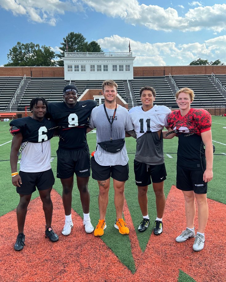 Team 124 captains elected by their peers. Simply an amazing group of young men. They embody our program’s pillars: humility, trust, and effort. 

Fall camp continues…

#EarnedNotGiven
#SweeptheShed