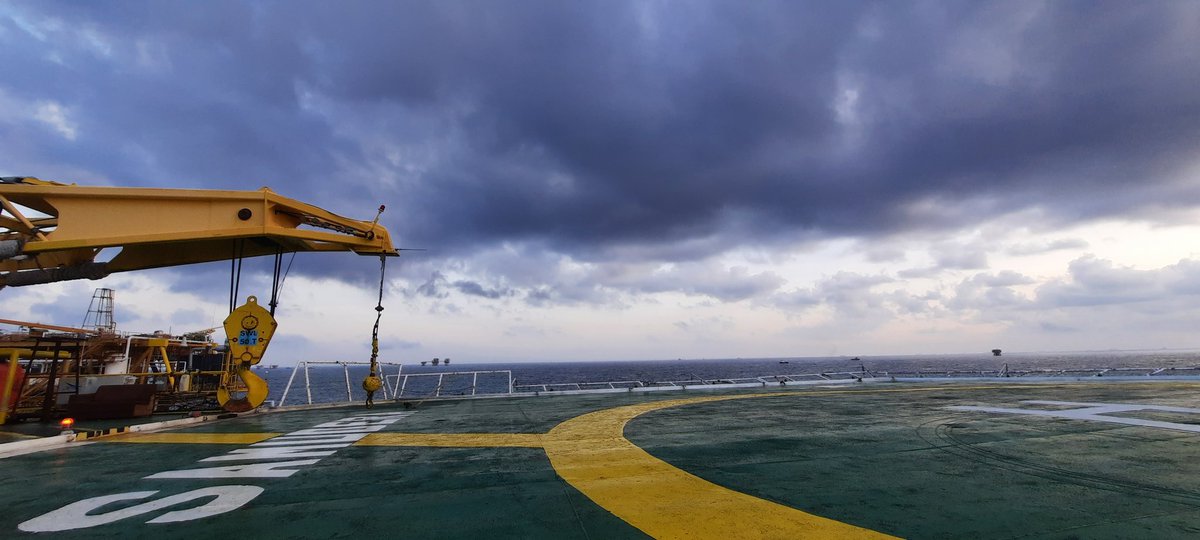 fajarkuskus's tweet photo. dolanane nak helipad https://t.co/LbWKIALvnt