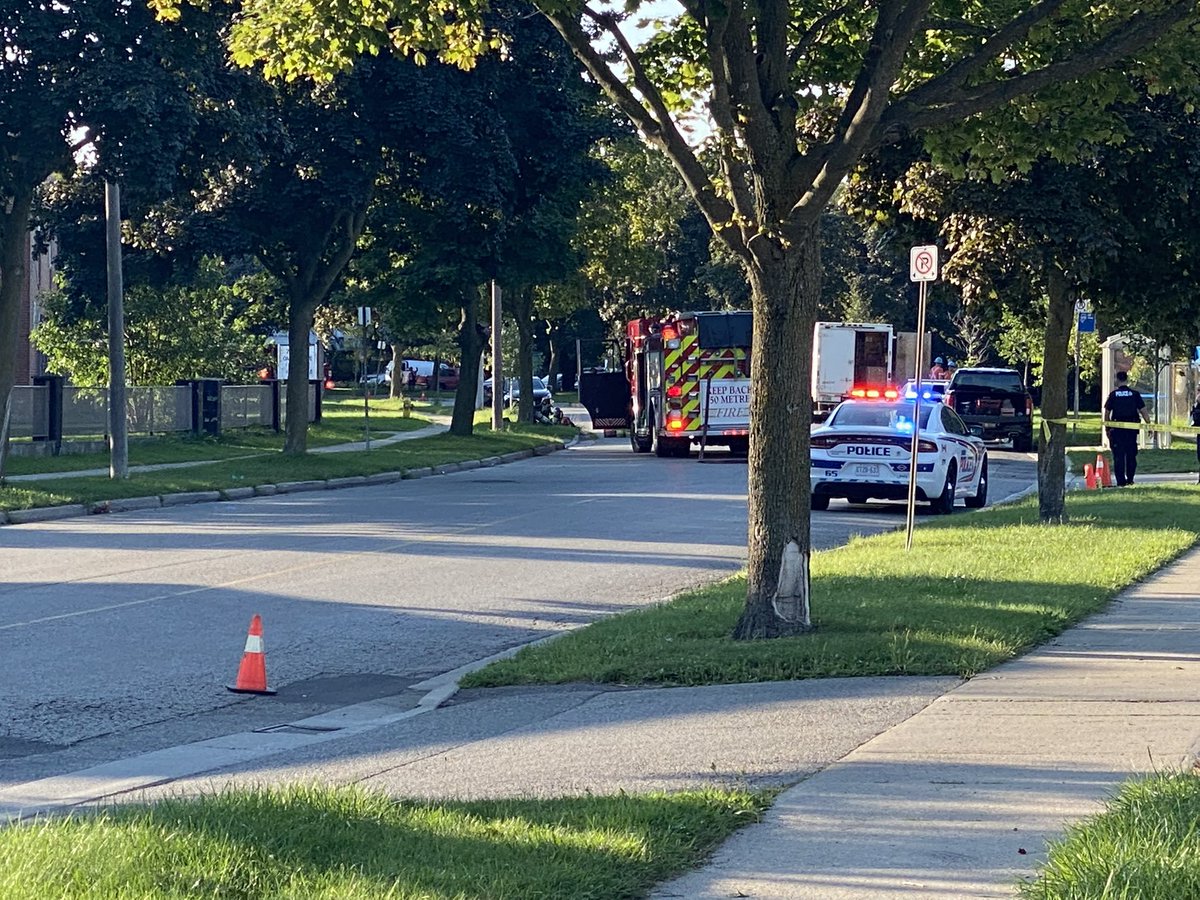 .<a href="/enbridgegas/">Enbridge Gas</a> is on scene, residents may be displaced for a number of hours this evening. <a href="/lpsmediaoffice/">London Police Service ON</a> #ldnont