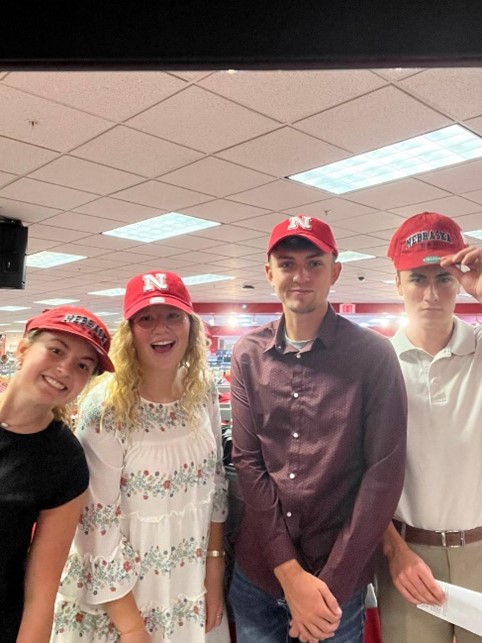 ProfSJF's tweet photo. Builders having fun finding "hats" for the first-day-of-class scavenger hunt #unl #nebraskabiz #unlbuilders https://t.co/aOAOAp4iqh