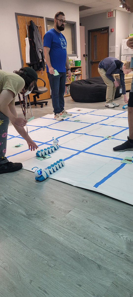 Thanks to our technology integration educator (TIE) for working with Mr. Anson’s class and the robotic code-a-pillars!!  So fun!! Great job Cats! #bePAWSitive #weAREmesquite <a href="/GPS_District/">The Official Gilbert Public Schools District</a> <a href="/MsAbele/">Shawn Abele</a> @