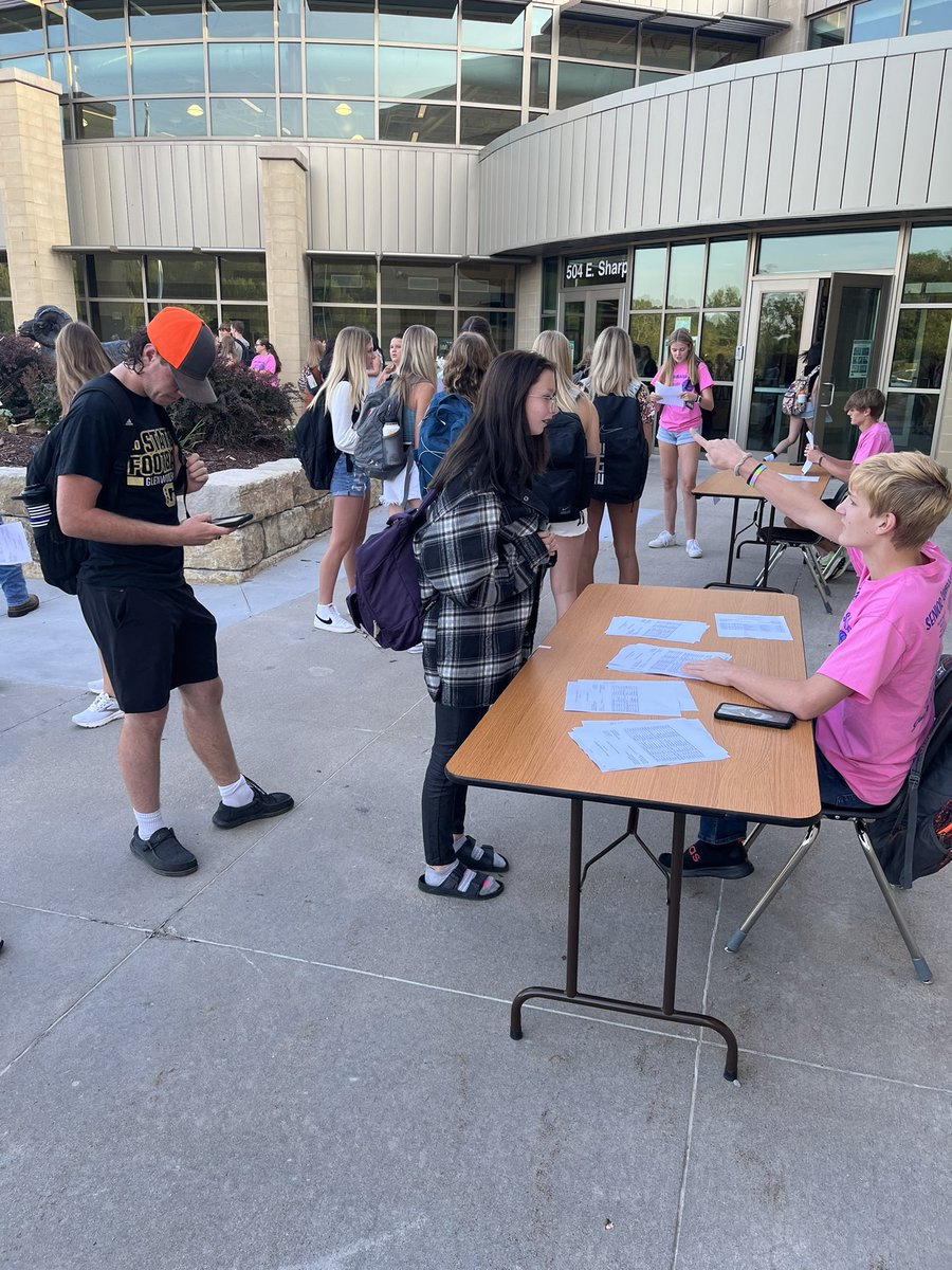 CAlbright_edu's tweet photo. What a great first day with students at Glenwood High School! Both the Students and Staff showed up and showed out to raise the curtain on an amazing 22-23 school year! Can’t wait for day two! #RamsUnited @GlenwoodRams @ap4ghs https://t.co/OUuOrAdUMZ