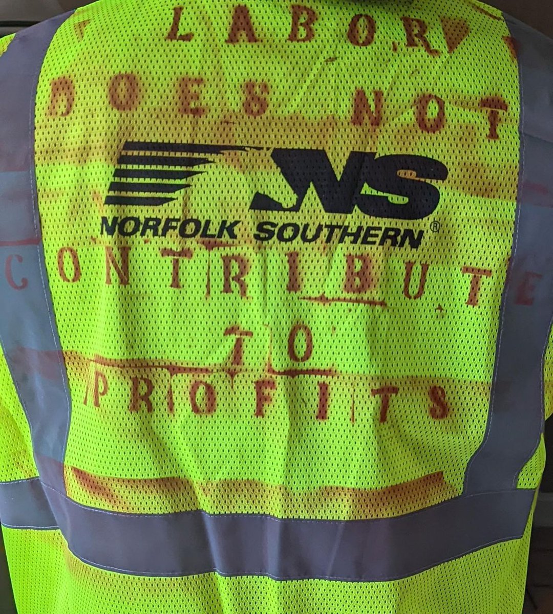 SimplySarahZ's tweet photo. How much profit can you make without laborers? Asking for thousands of railroaders.

#railroads
#norfolksouthern
#csx
#bnsf
#PEB https://t.co/7j8gPBGL57