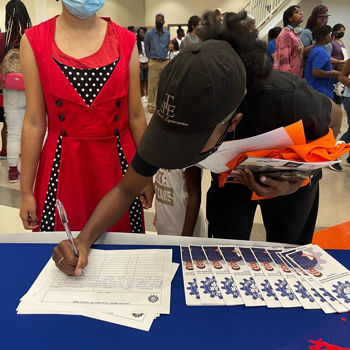 DVILLE_GEARUP27's tweet photo. Meet the Teacher at @ERLancasterMS was a huge success! Over 100 parents and students stopped by to learn more about how @R10_GEARUP is partnering with @LancasterISD to prepare students for college and beyond. #gearupworks https://t.co/GMYplMhhQ1