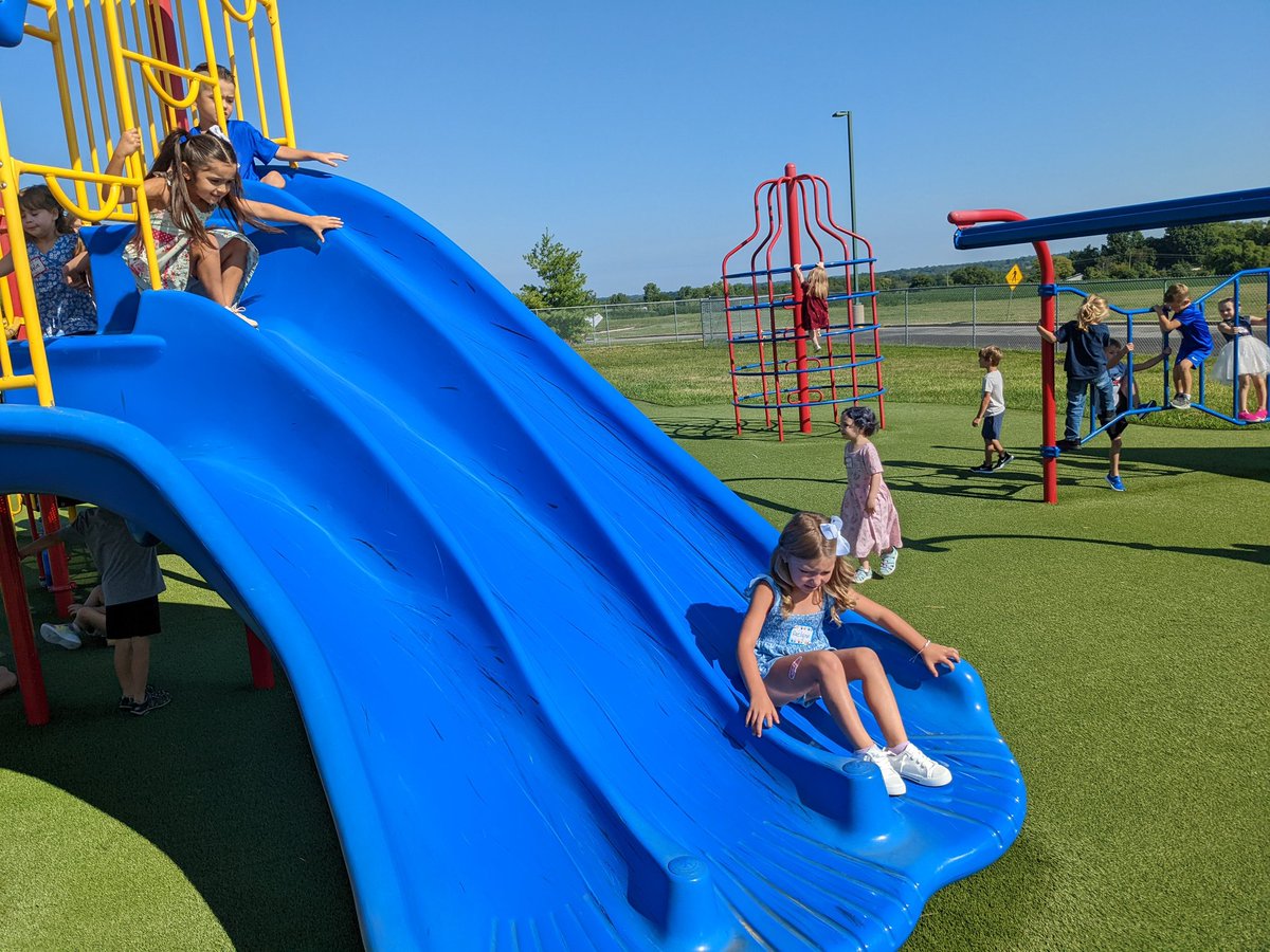 brysontravisedu's tweet photo. First day adventures took many forms here at Dogwood! @KearneyMOEdu https://t.co/i6HK0b15sO
