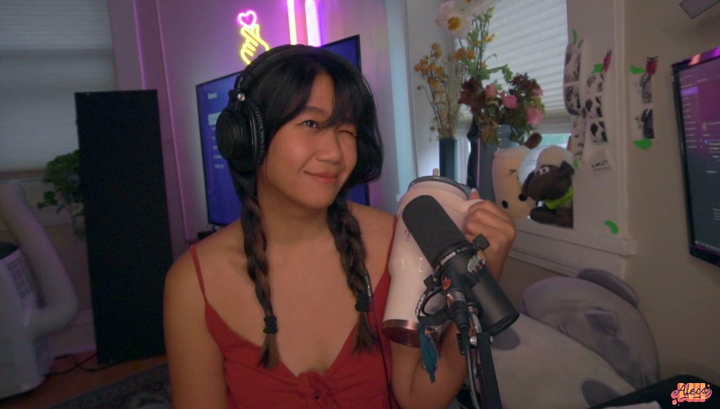 hiiAlecs's tweet image. 🤡💦 Your local twitter hydro homie reminding you to stay hydrated...
and also to tune in to twitch.tv/hiialecs
I&apos;M LIVE! 😋