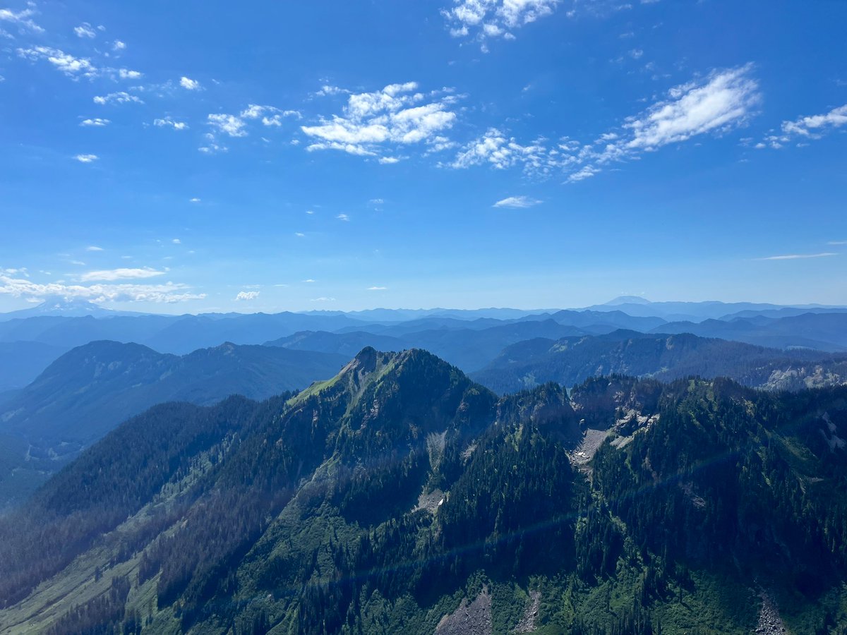 Kingu_G's tweet photo. Pinnacle Peak trail at Rainier https://t.co/qr79e6PgWp