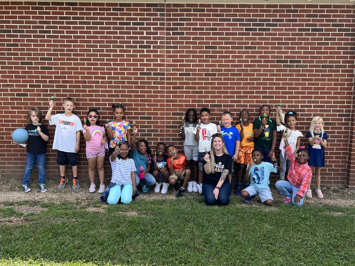 EcoffElementary's tweet photo. Happy 2nd day of 2nd grade! ✌🏼🥳 https://t.co/1p0R5UPIoO