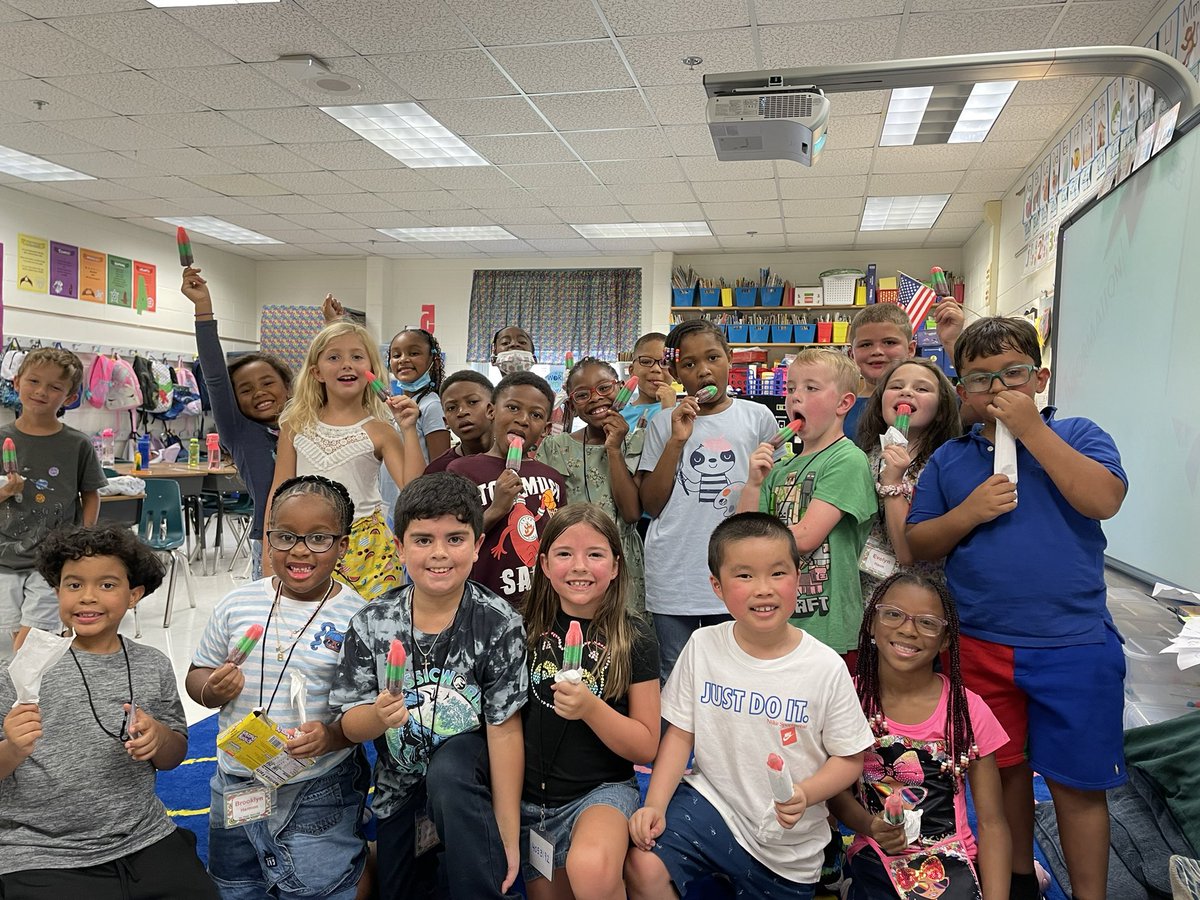 EcoffElementary's tweet photo. Happy 2nd day of 2nd grade! ✌🏼🥳 https://t.co/1p0R5UPIoO