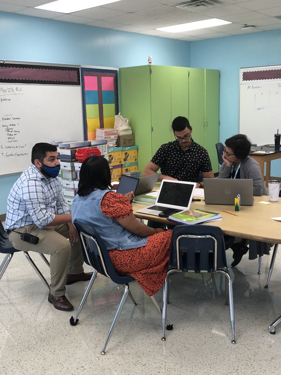 Its_Ms_Flawless's tweet image. A great day of collaboration @SolarSTEAMBoys as we navigate the Eureka Solar System together! #explorers  #mathematizing @ddthomas0878 @N_Bernardino @disdstemmath #mathrocks🤟🏽