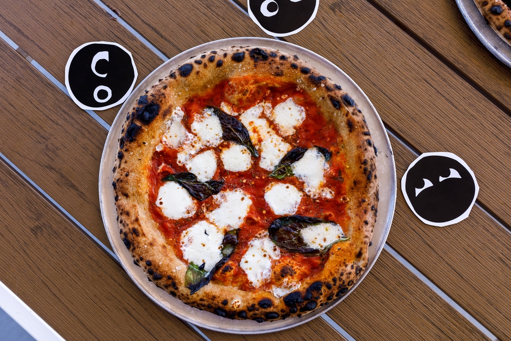 a classic, but never basic. #TheOriginalMarg

 #newrestaurant #pizzafoodtruck #insiderfood #pizza #austinpizza #foodtruck #foodies #foodtruckfood #foodtrucks #sideeyepie #sideeyepizza #newpizzaintown #sideeyepiefoodtruck #nowopenatx